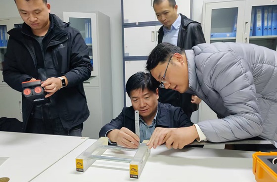  草榴社区召开党委扩大会议    部署深入贯彻中央八项规定精神学习教育工作